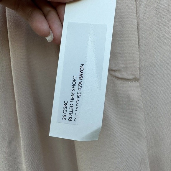NWT $625 L’Agence rolled hem Pleated Front Dress shorts in petal sz 2 - Picture 6 of 7